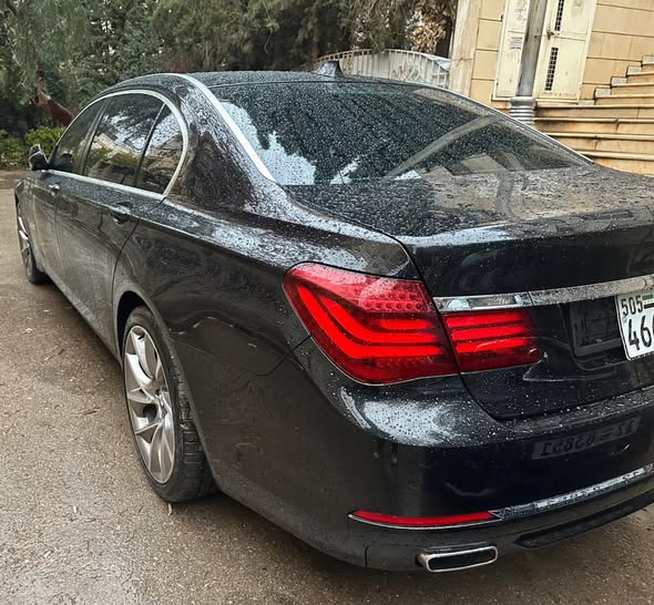 صورة من إعلان: BMW 740 (1)