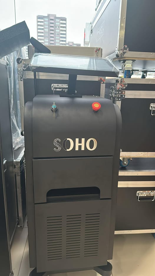 صورة من إعلان: تجهيزات الطبية (1)